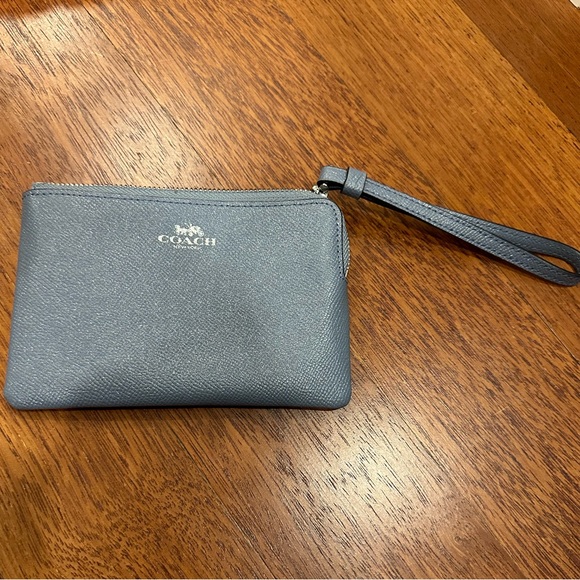 Coach wristlet - Picture 1 of 1